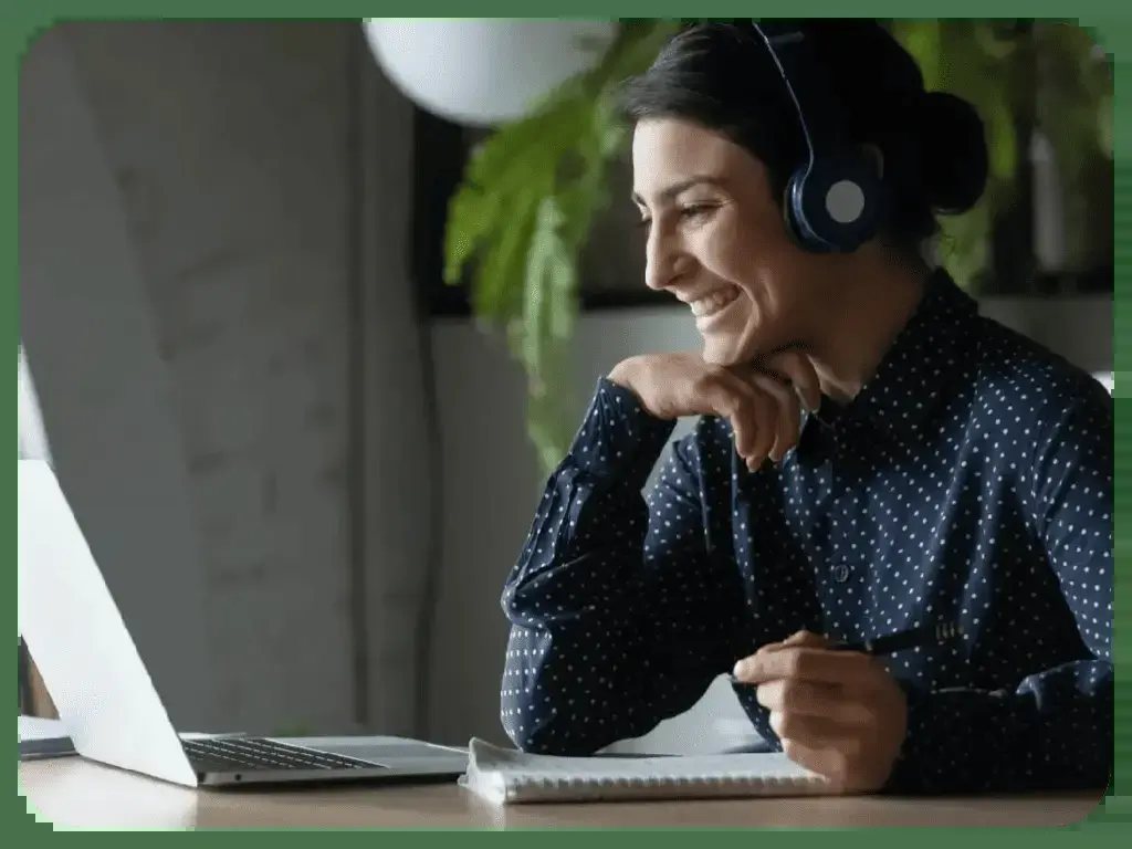 Contact centre agent handling a customer call